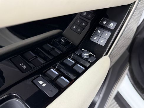 Used 2022 Land Rover Range Rover Velar R-Dynamic S image 21