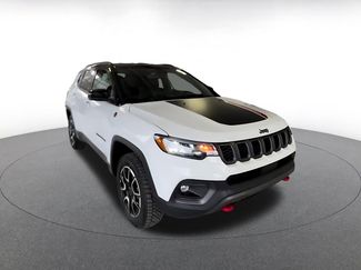 Used 2025 Jeep Compass Trailhawk video 2