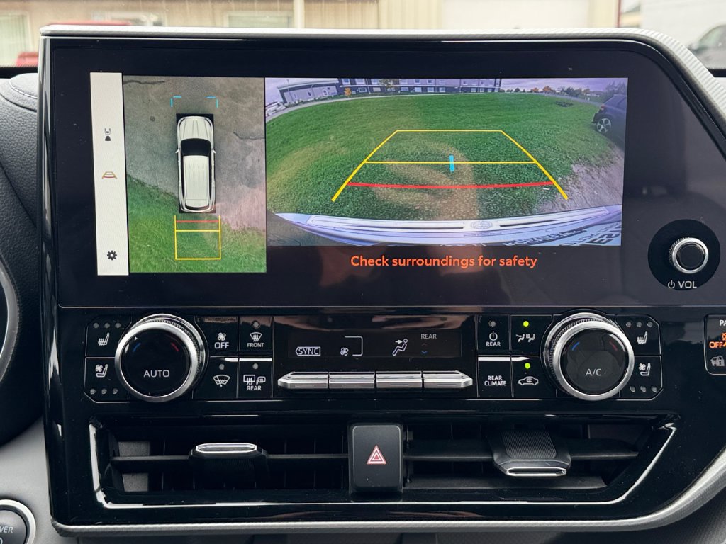 Used 2024 Toyota Highlander Platinum AWD/4WD image 22