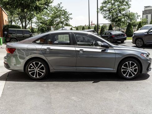Used 2025 Volkswagen Jetta Sport FWD image 3
