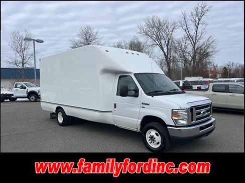Used 2015 Ford E-350 and Econoline 350 Super Duty image 1