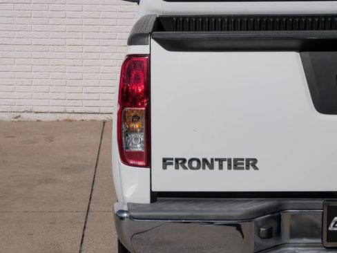 Used 2019 Nissan Frontier SV image 41