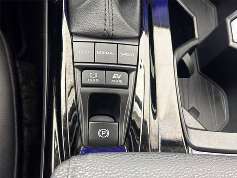 Used 2025 Toyota Camry XLE image 30