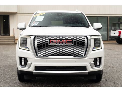 Used 2021 GMC Yukon XL Denali w/ Denali Ultimate Package AWD/4WD image 3