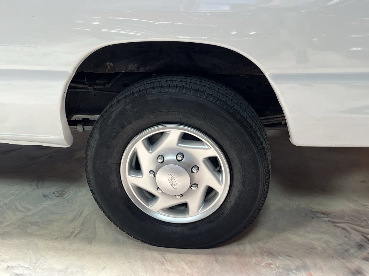 Used 2009 Ford E-350 and Econoline 350 Super Duty RWD image 22