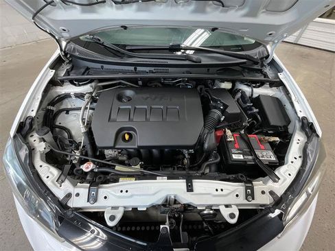 Used 2018 Toyota Corolla LE FWD image 30