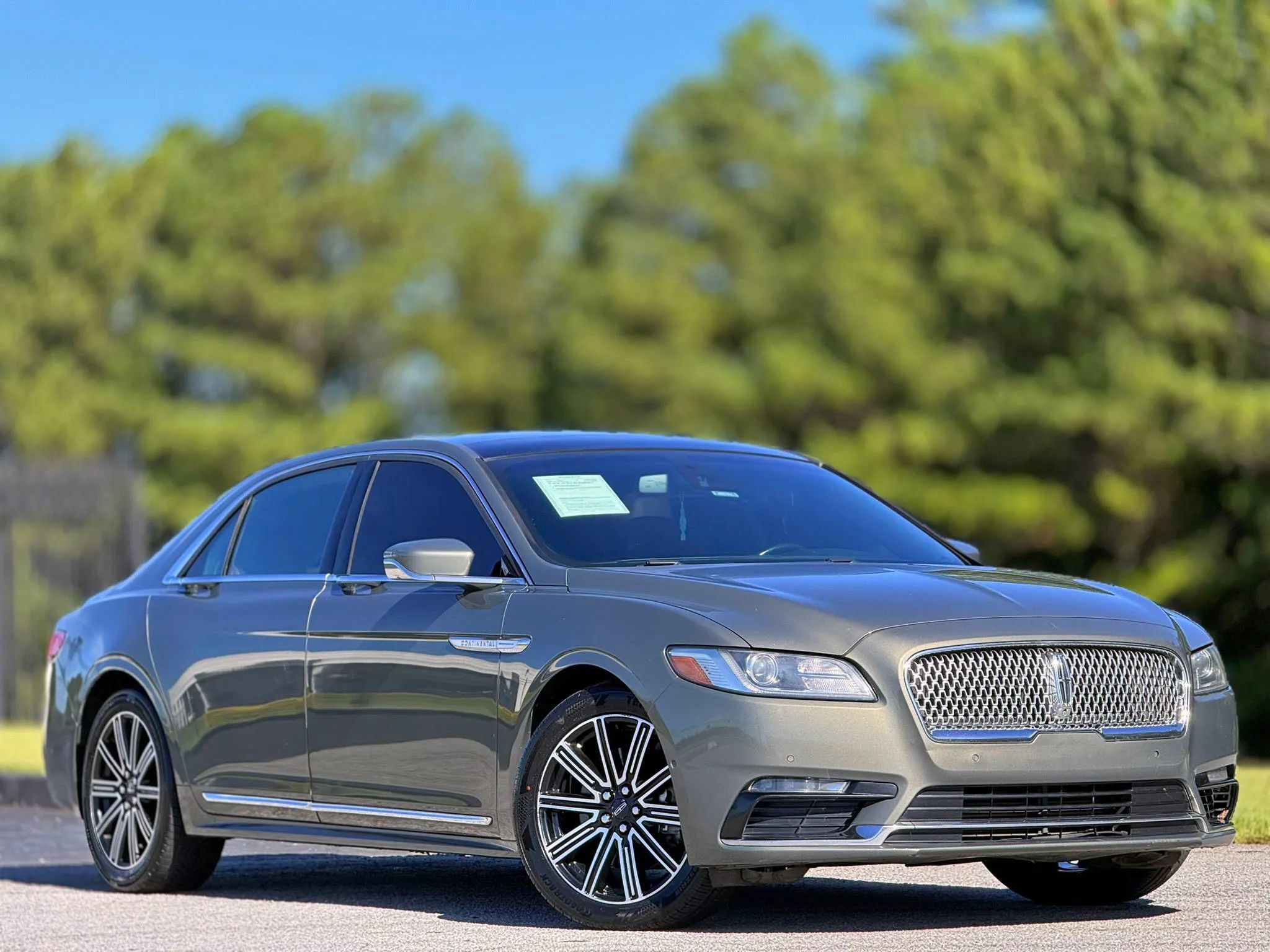 Used 2017 Lincoln Continental Reserve w/ Technology Package FWD image 5