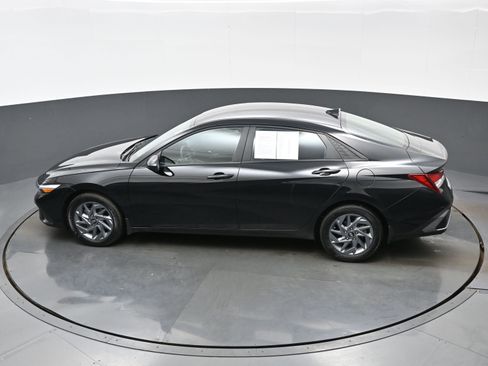 Used 2024 Hyundai Elantra SEL FWD image 31