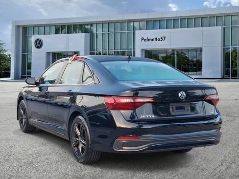 Used 2023 Volkswagen Jetta SE FWD image 4