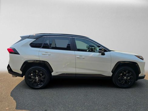 Used 2022 Toyota RAV4 XSE AWD/4WD image 2