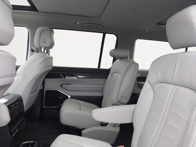 Used 2022 Jeep Wagoneer Series III w/ Premium Group I AWD/4WD image 13