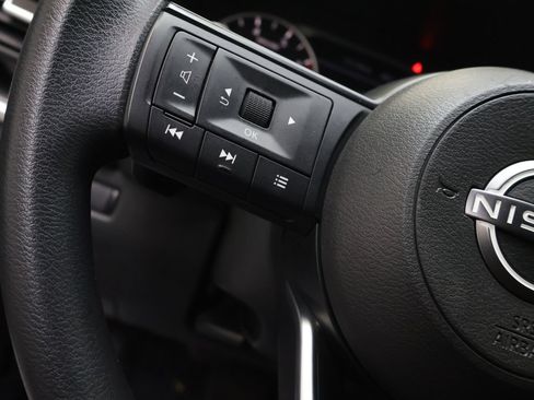 Used 2024 Nissan Rogue SV AWD/4WD image 19