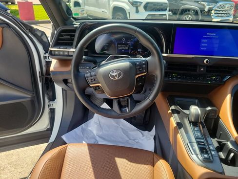 Used 2025 Toyota Crown Signia w/ Advanced Technology Package AWD/4WD image 18