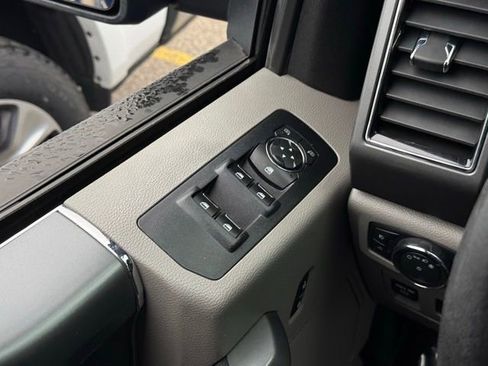 Used 2018 Ford F150 XLT w/ Equipment Group 302A Luxury AWD/4WD image 31