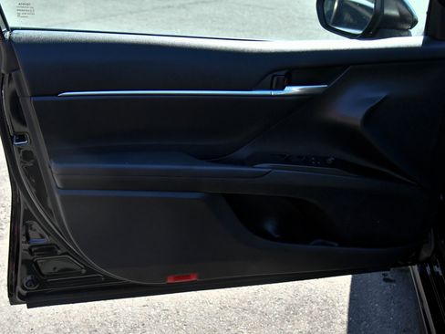Used 2023 Toyota Camry SE FWD image 14