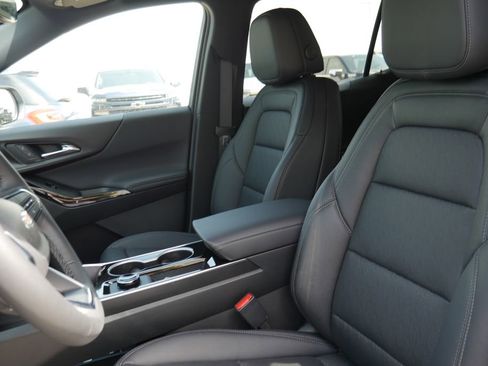 New 2026 Chevrolet Equinox LT w/ Convenience Package II AWD/4WD image 9