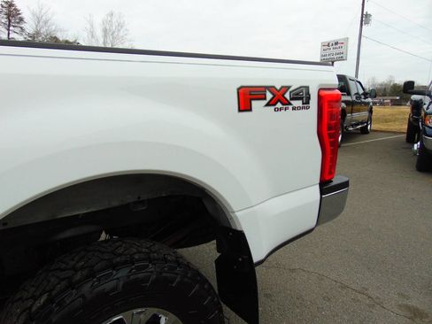 Used 2017 Ford F250 XLT w/ XLT Premium Package image 29