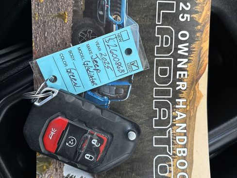 Used 2025 Jeep Gladiator Sport image 47