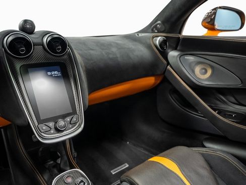 Used 2018 McLaren 570S Spider image 38