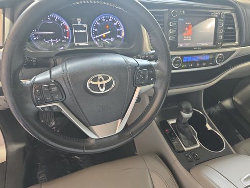 Used 2015 Toyota Highlander XLE FWD image 16