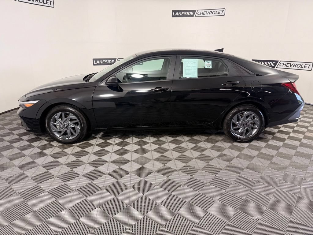 Used 2024 Hyundai Elantra SEL FWD image 3