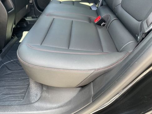 Used 2025 Chevrolet Trax RS FWD image 36