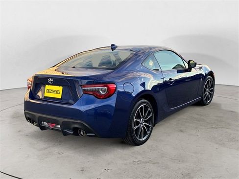 Used 2018 Toyota 86 image 5