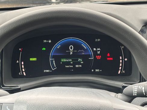 Used 2025 Toyota Camry LE image 33