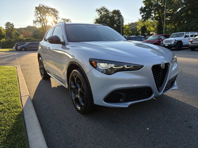 Used 2025 Alfa Romeo Stelvio Sprint AWD/4WD image 2