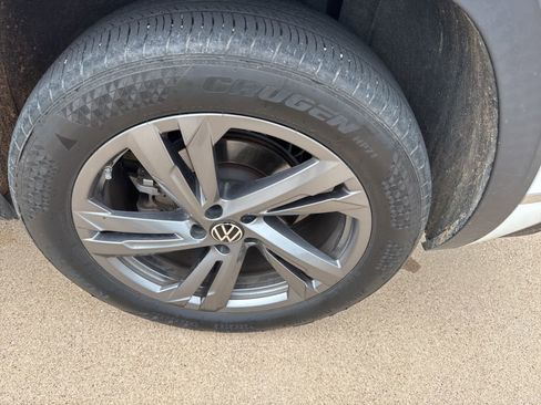 Used 2024 Volkswagen Atlas Cross Sport SEL R-Line image 11