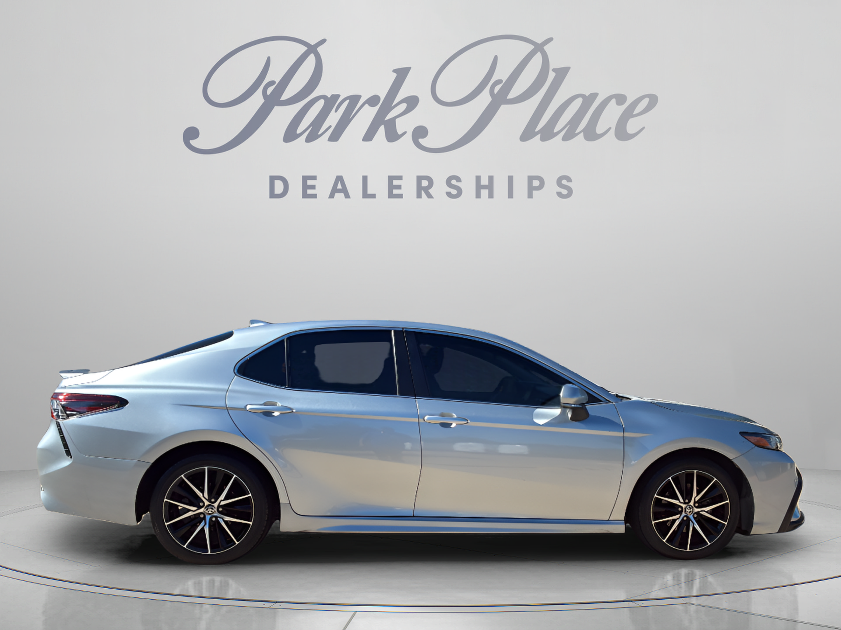 Used 2023 Toyota Camry SE FWD image 6