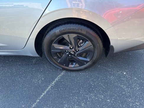 Used 2023 Hyundai Elantra SEL image 11