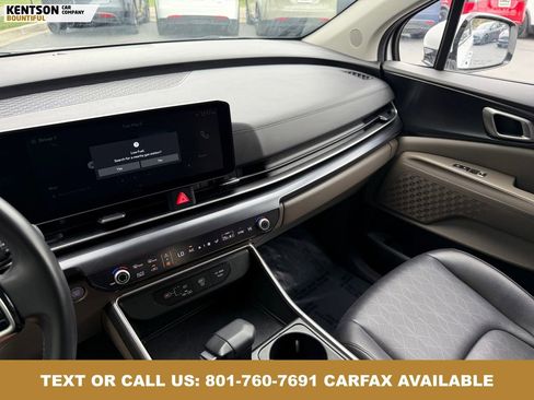Used 2025 Kia Carnival FWD image 19