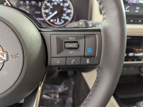 Used 2023 Nissan Rogue SL w/ SL Premium Package image 22