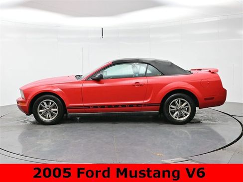 Used 2005 Ford Mustang Convertible image 4