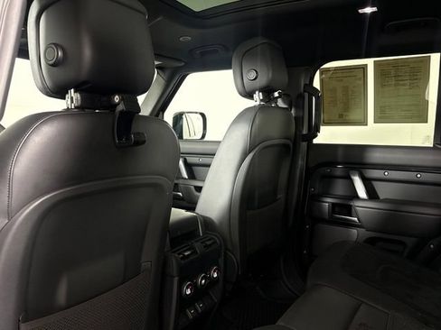 Used 2023 Land Rover Defender 110 V8 AWD/4WD image 30