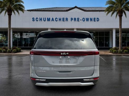 Used 2024 Kia Carnival EX FWD image 6