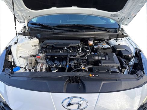 Used 2022 Hyundai Elantra SEL image 11