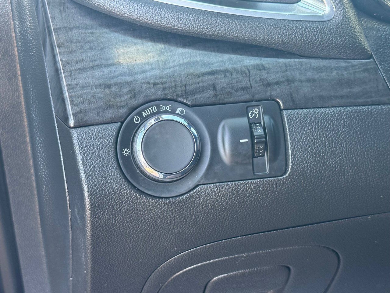 Used 2015 Buick Encore FWD image 28