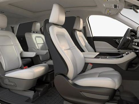 New 2026 Lincoln Aviator AWD image 6