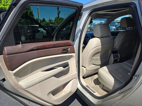 Used 2014 Cadillac SRX Luxury w/ Driver Awareness Package FWD image 15