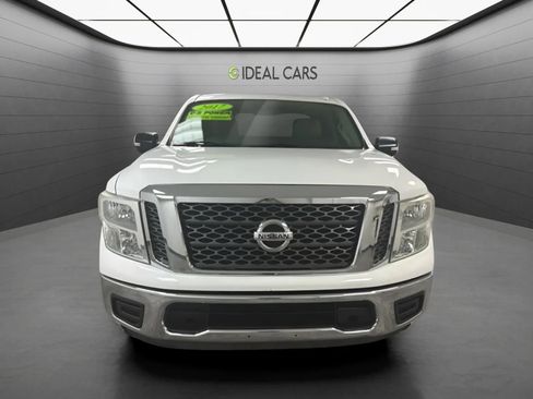 Used 2017 Nissan Titan SV RWD image 2