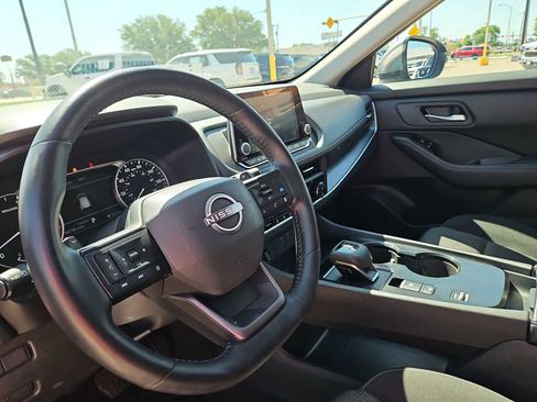 Used 2025 Nissan Rogue SV FWD image 10
