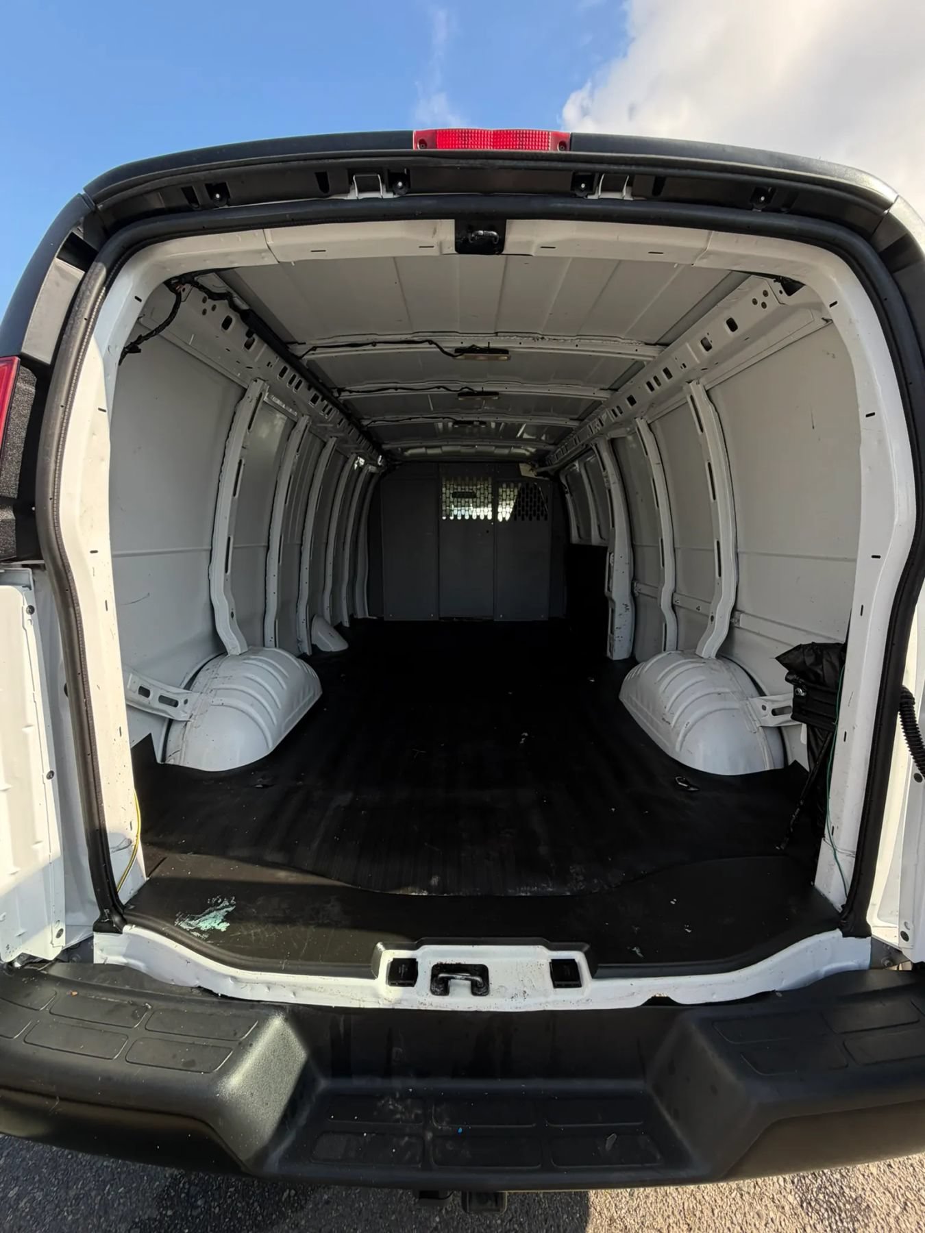 Used 2023 GMC Savana 2500 Extended w/ Driver Convenience Package RWD image 19