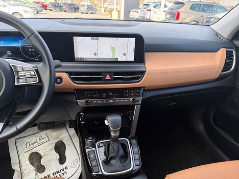 Certified 2025 Kia Seltos EX w/ EX Sunroof Package image 19