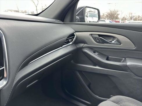 Used 2023 Chevrolet Traverse LT image 31