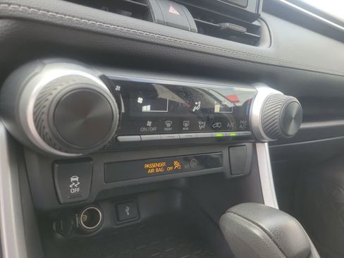 Used 2021 Toyota RAV4 LE image 20