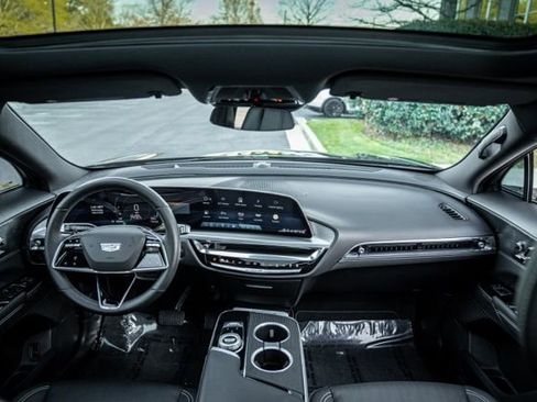 Used 2024 Cadillac Lyriq Tech image 24