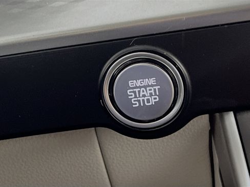 Used 2024 Kia Carnival LX FWD image 23