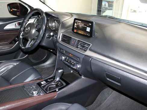 Used 2018 MAZDA MAZDA3 Touring FWD image 24